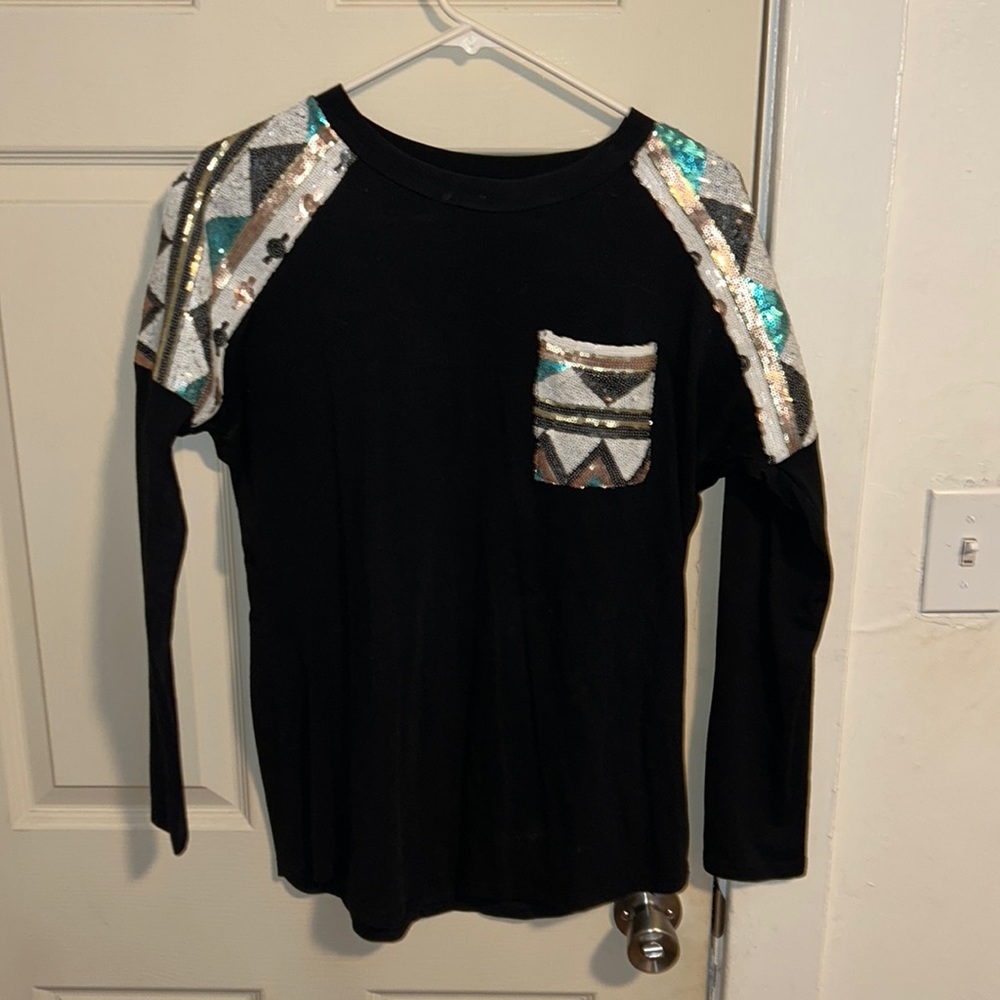 Black long sleeve sequin pattern tshirt
